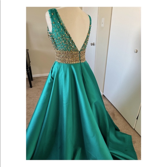 Emerald green elegant, beaded gown! - Picture 4 of 4